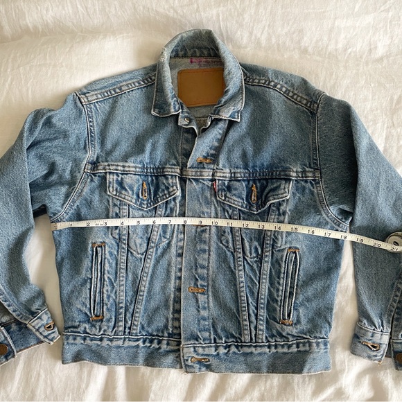 Vintage Levi’s Cropped Denim Jacket - Picture 2 of 5